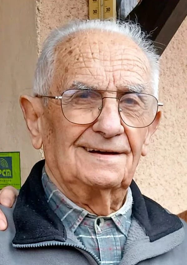The photo sent in for a hand-drawn retirement portrait
